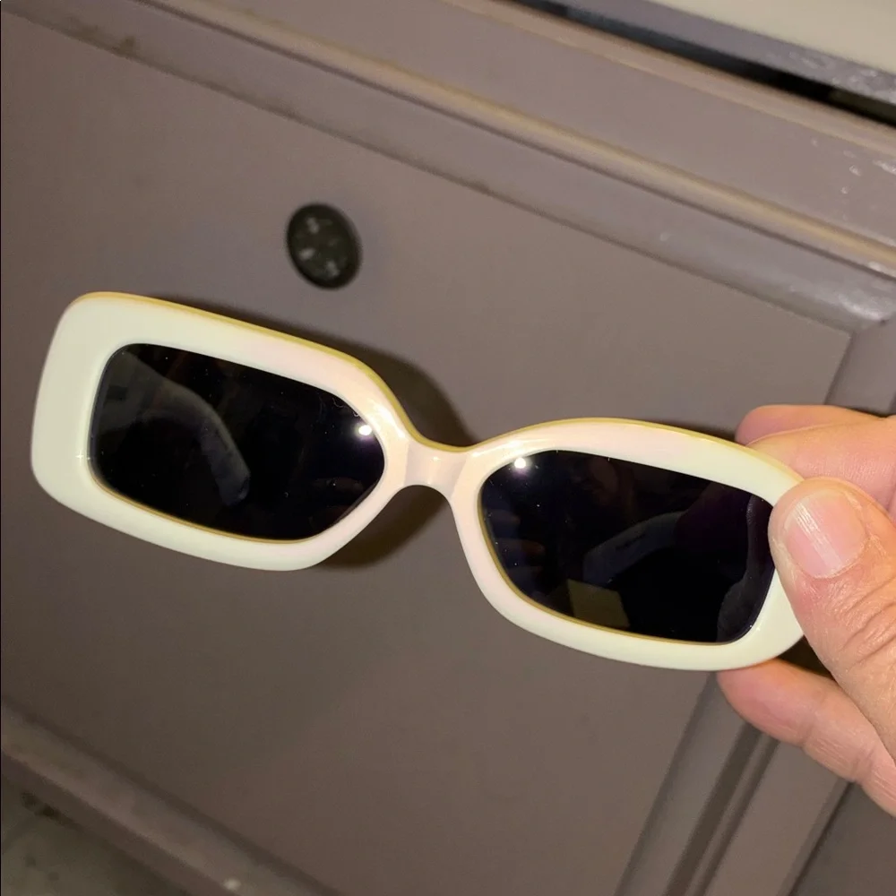 Jacquemus Cream Rectangular Sunglasses - Picture 3 of 5